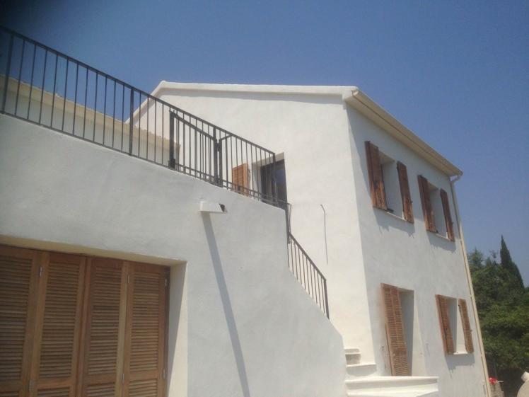 photo1