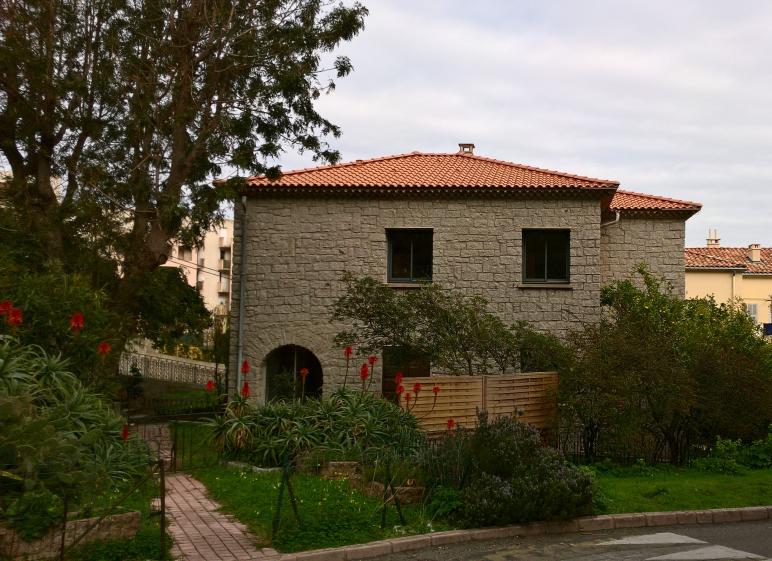 photo1