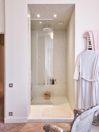 la salle de bain parentale dans les codes des années 70