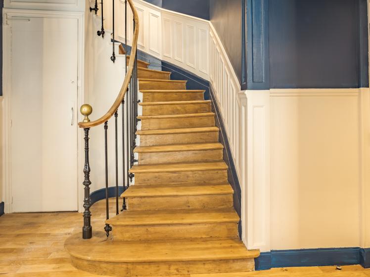 Cage d'escalier d'antan, et regard contemporain 