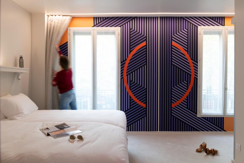 Rideaux et fresque 