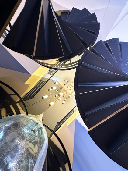 Escaliers et miroirs