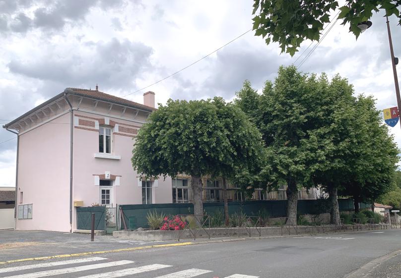 vue e=extérieure de l'école primaire