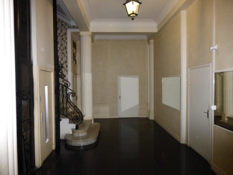 Vue du hall ascenseur avant réhabilitation