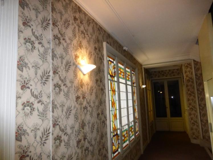 Vue d'un palier d'étage avant réhabilitation