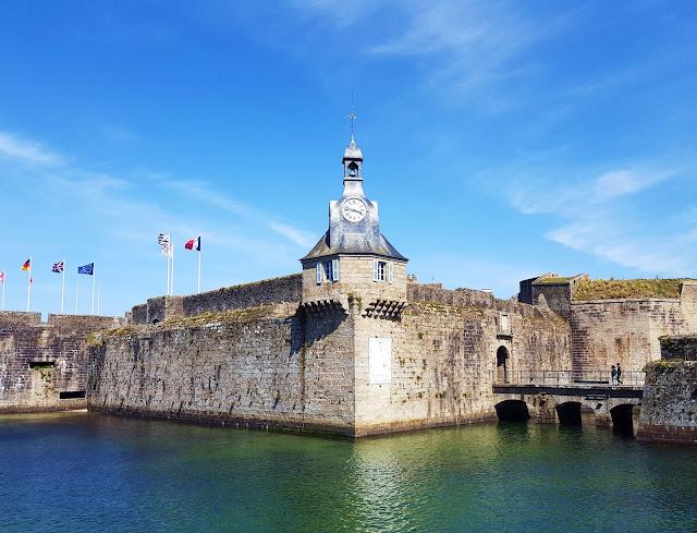 Le musée est accolé aux remparts de la ville close