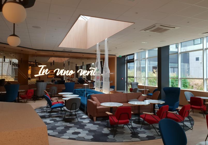 services généraux hôtel IBIS - bar