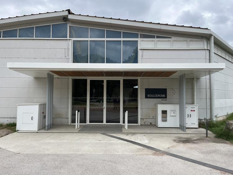 L'entrée du Boulodrome rénovée