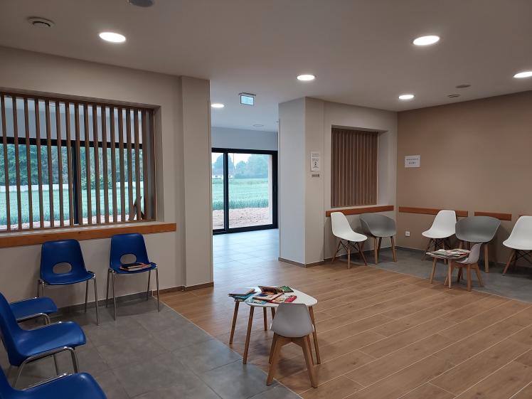 Vue interieure de la salle d'attente