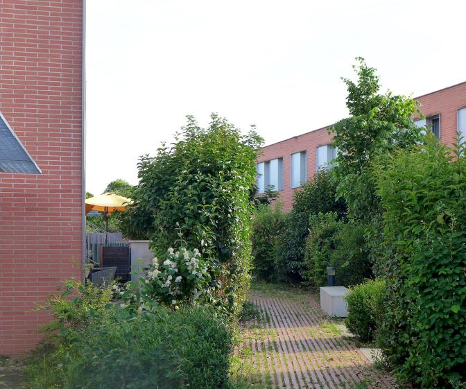 Vue depuis la venelle piétonne (2025)