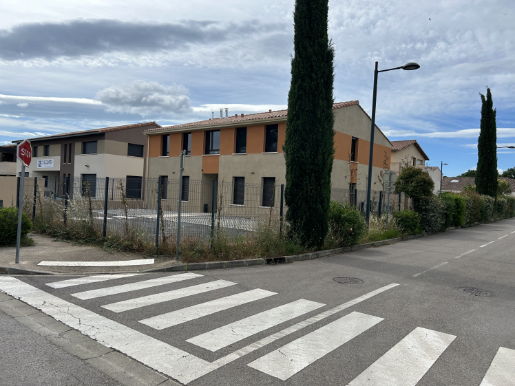vue extérieure coin rue