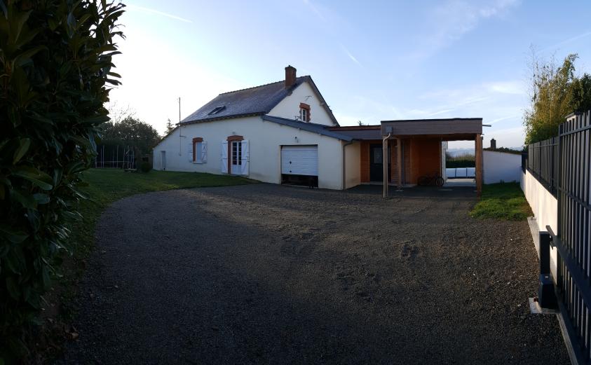 Vue du côté de l'entrée 