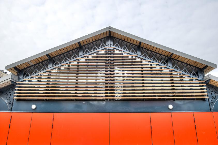 Façade sur cour de services