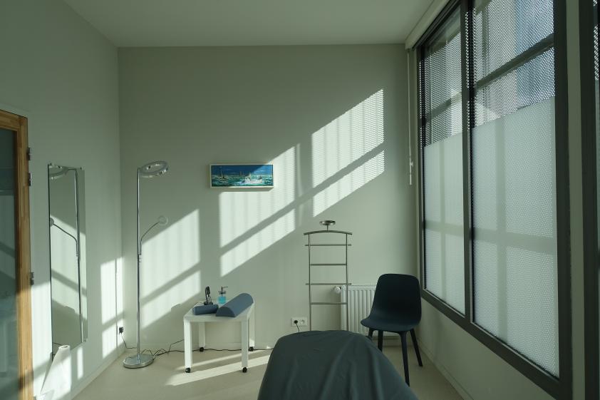 Transformation d'un foyer logement en pôle santé et administratif 