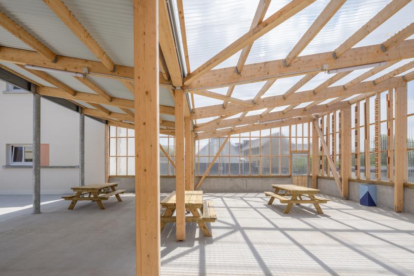 Construction d'un préau, reconstruction de la cour et des ateliers @Pascal Léopold Photographies
