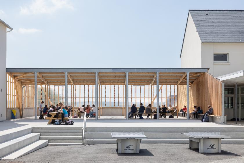 Construction d'un préau, reconstruction de la cour et des ateliers @Pascal Léopold Photographies