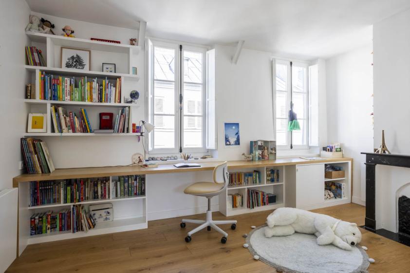 Bureau avec rangements integrés 