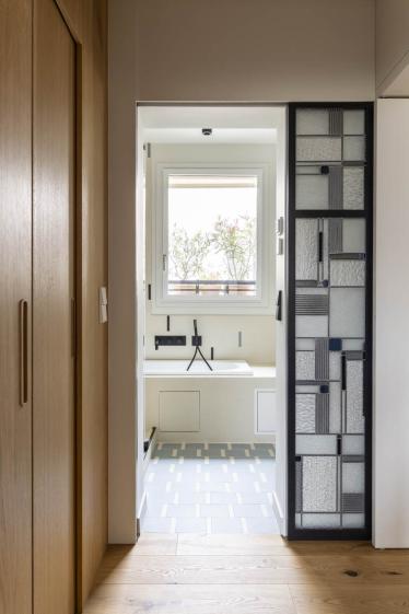 Vers la salle de bain