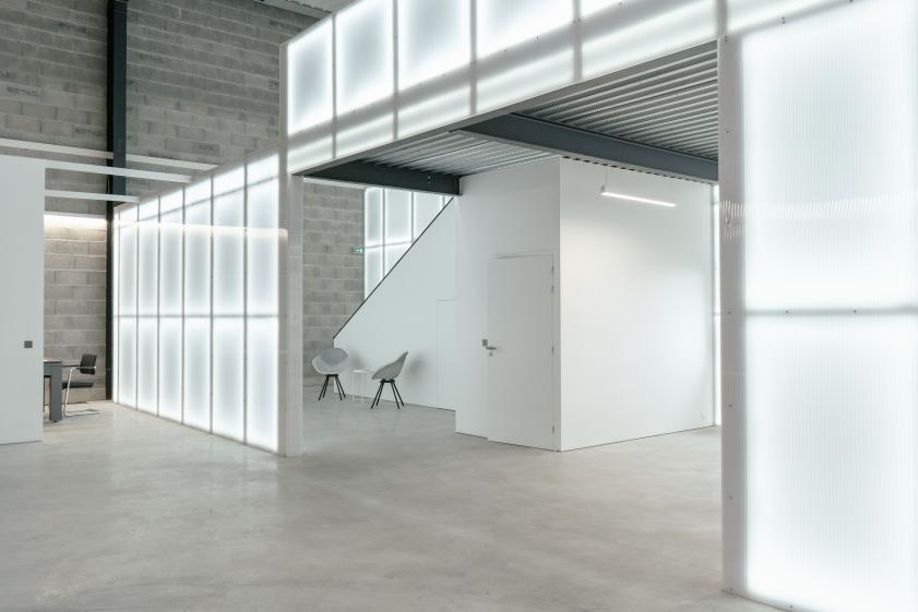 Espace central offrant une vue d’ensemble sur le projet.