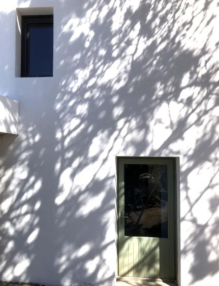 De l'ombre sur la façade