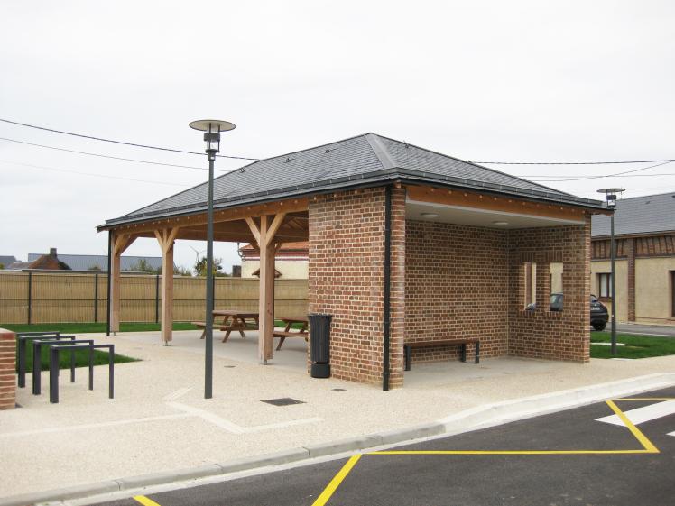 Vue de l'abri bus de la Halle