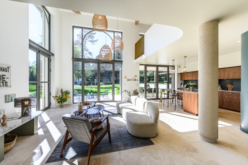 Séjour largement ouvert sur l'extérieur