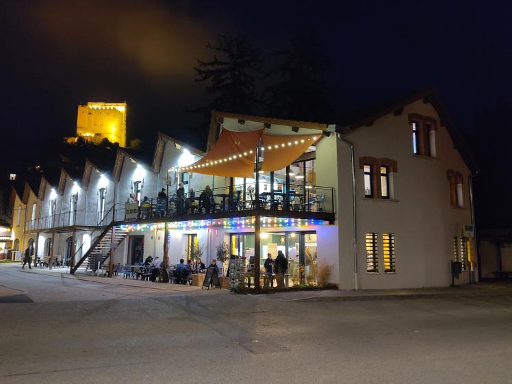 vue extérieure de nuit vue extérieure de nuit