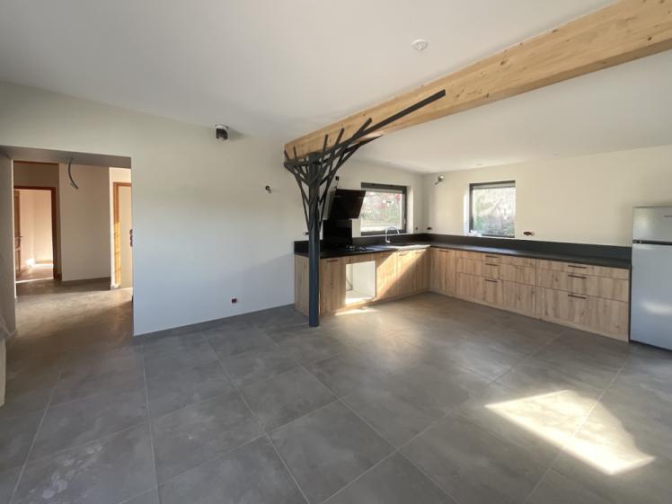 Carrelage poteau métallique et poutre bois