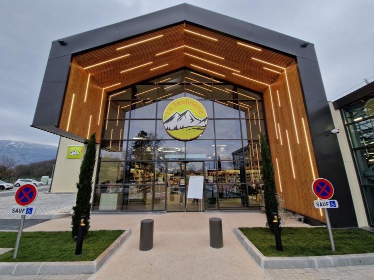 arche d'entrée éclairée