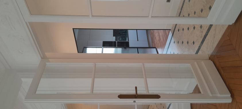 Vue du salon vers la cuisine Vue du salon vers la cuisine