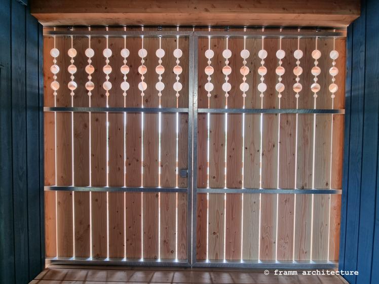 Détail porte coulissante Local Social pour les Gens du Voyage