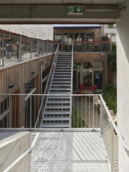 L'escalier prolongé en balcon