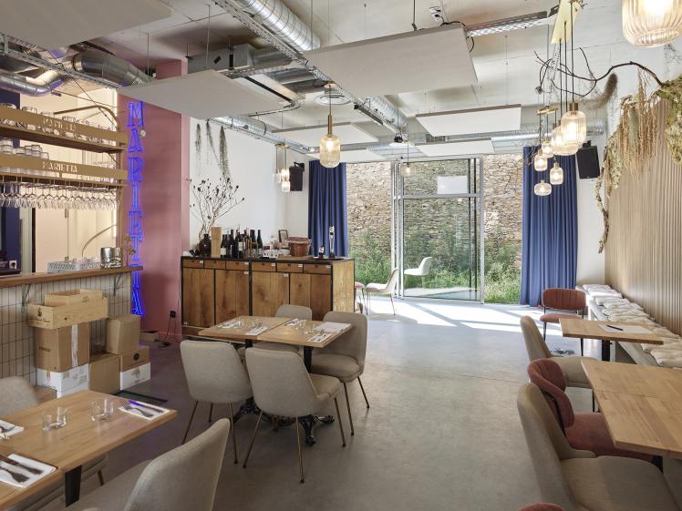 Restaurant : transparence vers le jardin