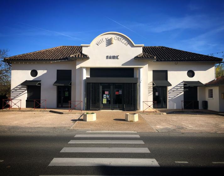 Aménagement d'une mairie et espaces économiques partagés