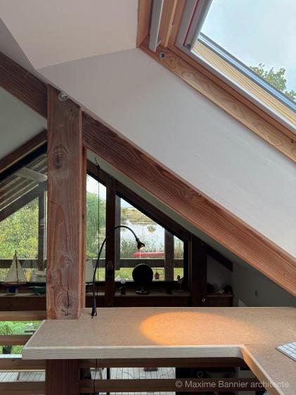 Aménagement de combles, bureau retour en L tourner vers la vue