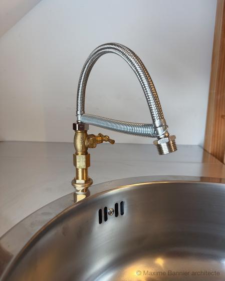 Point d'eau matériel de plomberie détourner pour faire un robinet