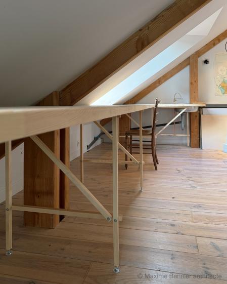 Aménagement de combles, bureau Aménagement de combles, linéaire de bureau avec piétement en tasseaux bois.