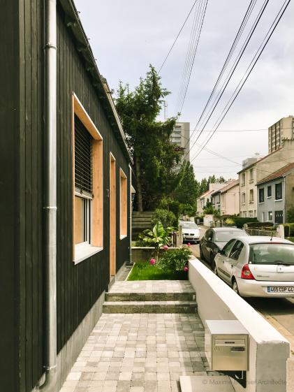 Cheminement accès Cheminement accès devant la façade