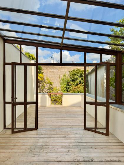 Terrasse douglas vue sur la terrasse donnant sur le jardin