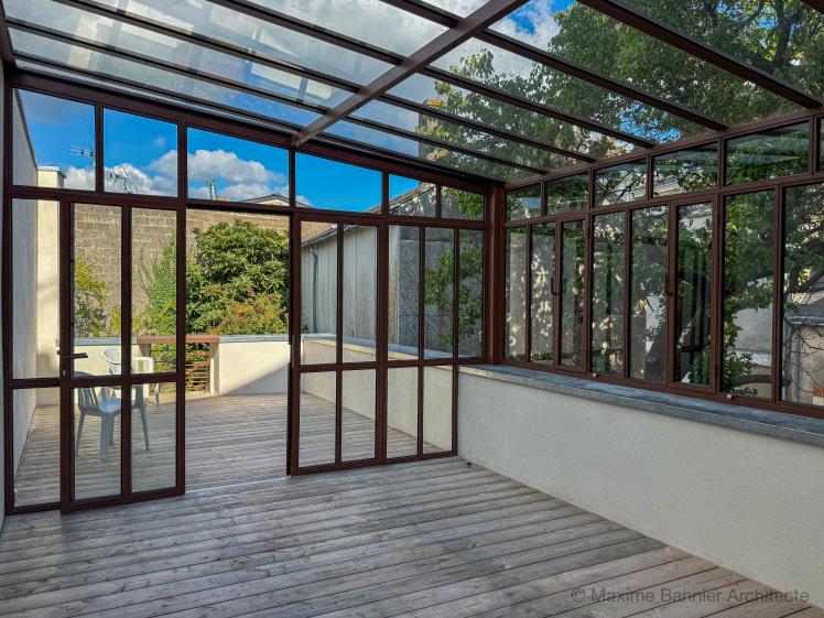 Vue intérieur verrière verrière acier, terrasse Douglas