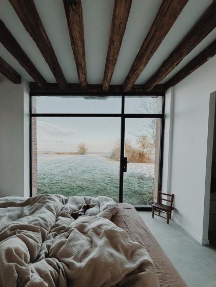 chambre avec vue sur la neige 