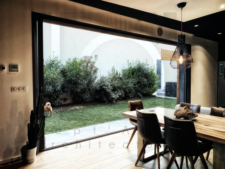 Villa GTR . Vue vers le jardin