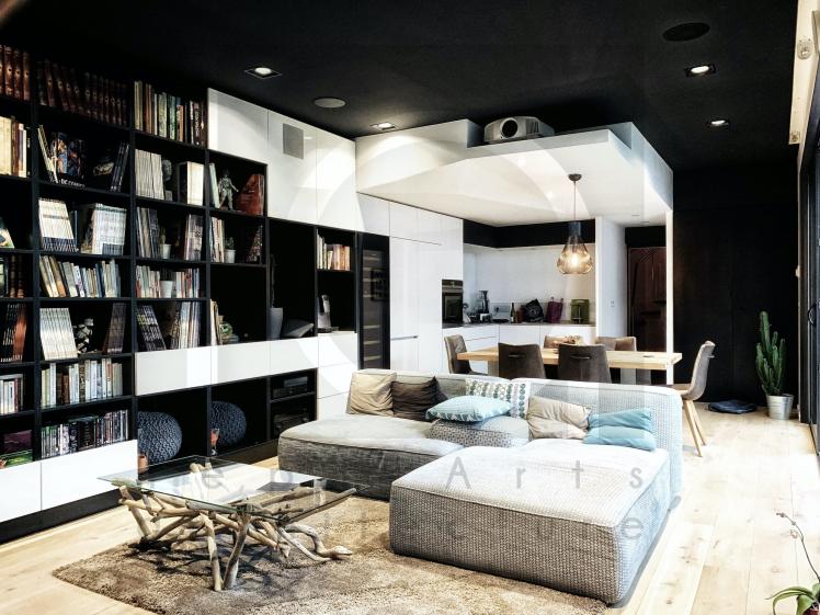 Villa GTR . Vue de l'espace de vie principal /2