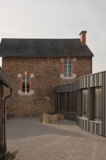 Réhabilitation et extension d'une villa balnéaire