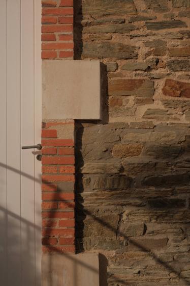 Détails encadrements briques et pierres