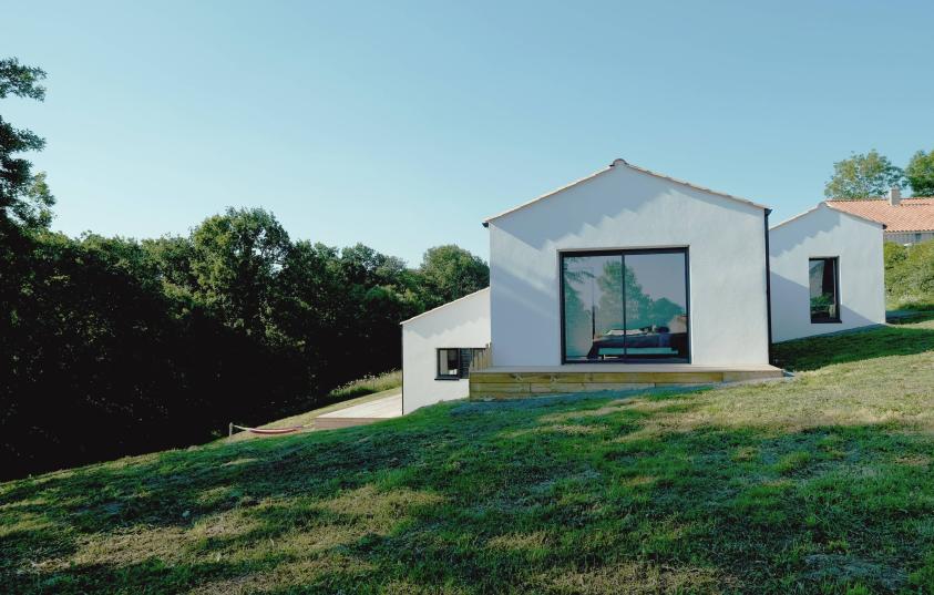 Construction d'une maison sur un terrain en pente