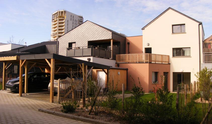 Vue depuis la rue privée au Sud Vue depuis la rue privée au Sud