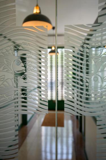 Détail de gravure sur verre.