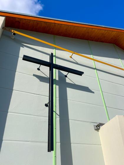  Croix en IPN et tirant en plat métallique