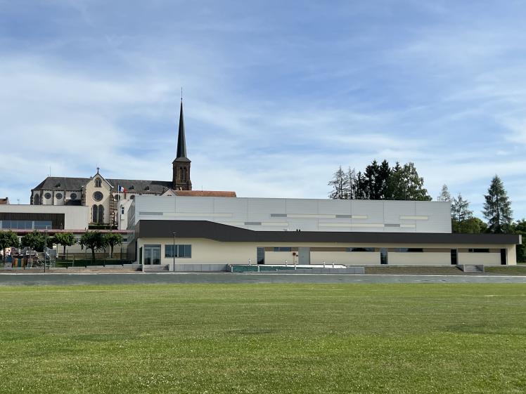 Réalisation d'un dallage de 1 600 m² porté sur 96 pieux. Date de réalisation : 2022